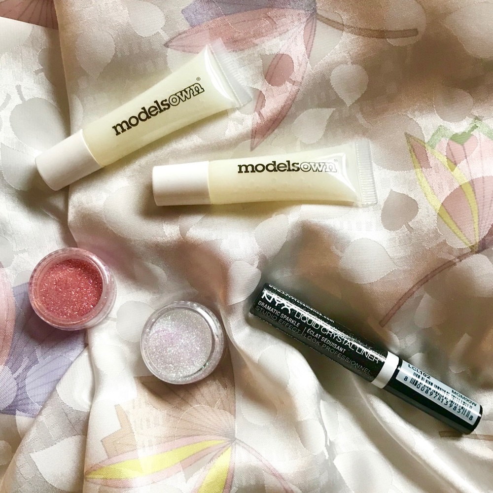 2 Model’s Own Glitter LipKits + BONUS NYX EYELINER